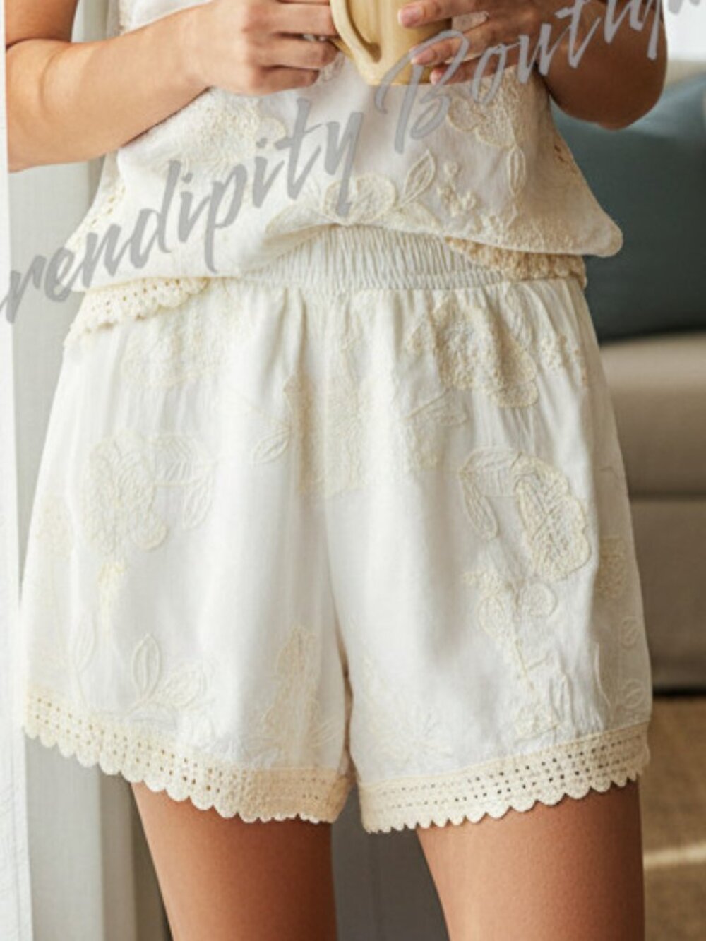 POL Soft Romantic Victorian Embroidery Lace Elastic Waist Boho Ivory Shorts